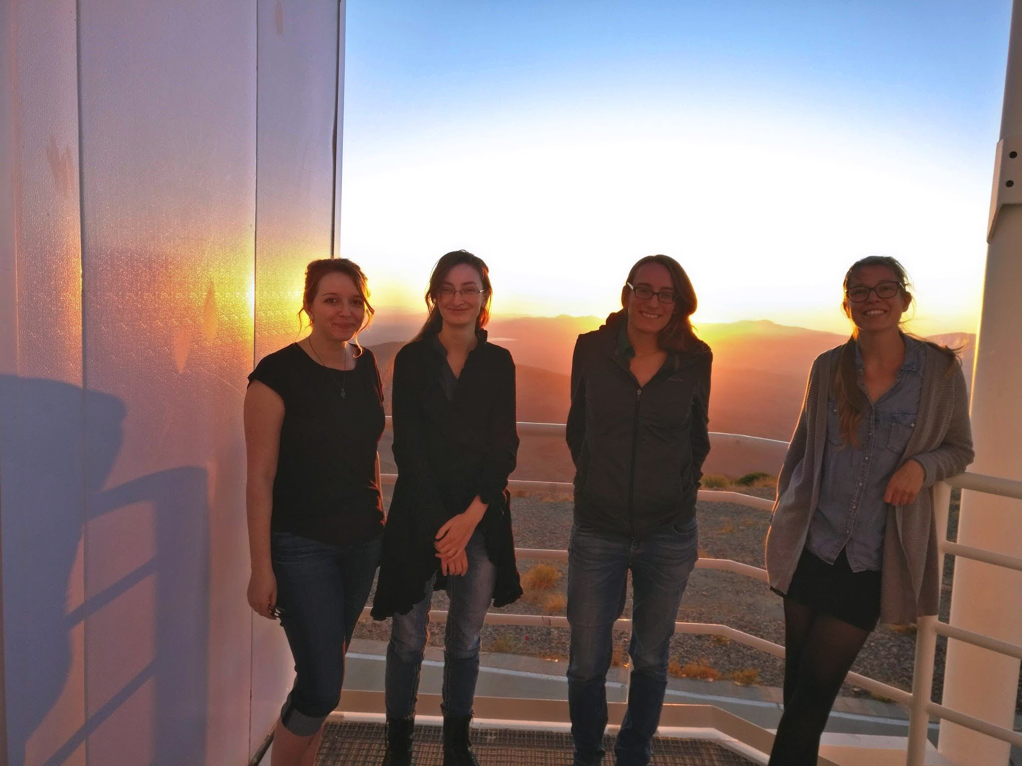 Le autrici dello studio presso i telescopi Magellano all’Osservatorio Las Campanas, in Cile: Bethany Ludwig, Anna O’Grady, Maria Drout e Ylva Götberg. Crediti: Y. Götberg