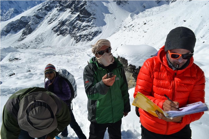 Franco Salerno e Nicola Guyennon durante l’ascesa al Laboratorio Piramide (Valle del Khumbu, Mt Everest) – Crediti: Franco Salerno, Cnr-Isp 