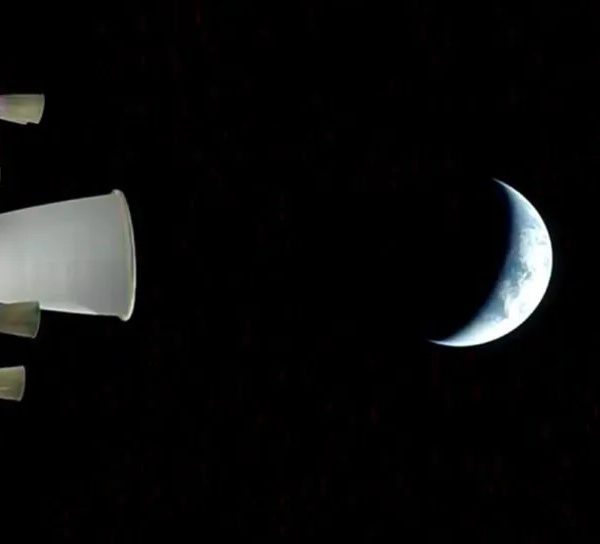 Una vista della Terra dalla navicella spaziale Orion della Nasa mentre orbita attorno alla Terra. I quattro astronauti, il comandante Reid Wiseman, il pilota Victor Glover e la specialista di missione Christina Koch, insieme all'astronauta della Csa (Agenzia spaziale canadese) e specialista di missione Jeremy Hansen, sono partiti alle 00:35 ora italiana di giovedì 2 aprile per una missione di circa 10 giorni intorno alla Luna e ritorno sulla Terra. Crediti: NASA